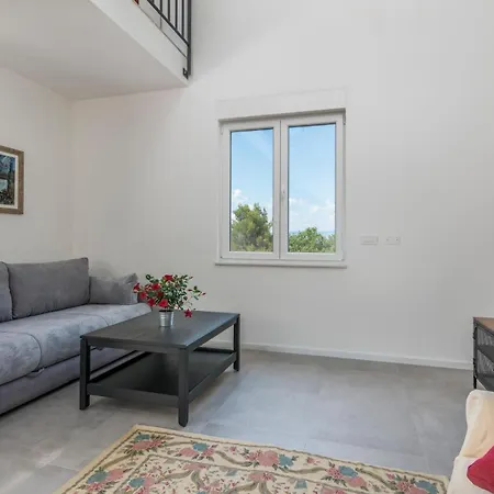 Beautiful In Vrh With 3 Bedrooms, Wifi And Outdoor Swimming Pool