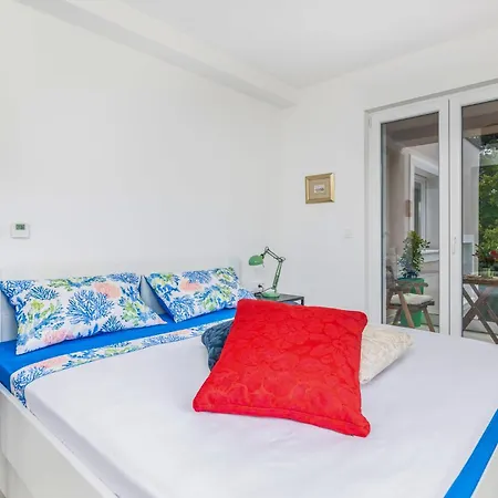 Pet Friendly In Holiday home Vrh (Krk)