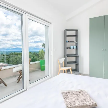 Beautiful In Vrh With 3 Bedrooms, Wifi And Outdoor Swimming Pool * Vrh (Krk)