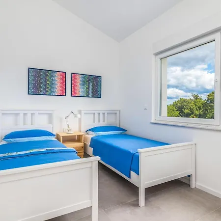 Beautiful In Vrh With 3 Bedrooms, Wifi And Outdoor Swimming Pool *