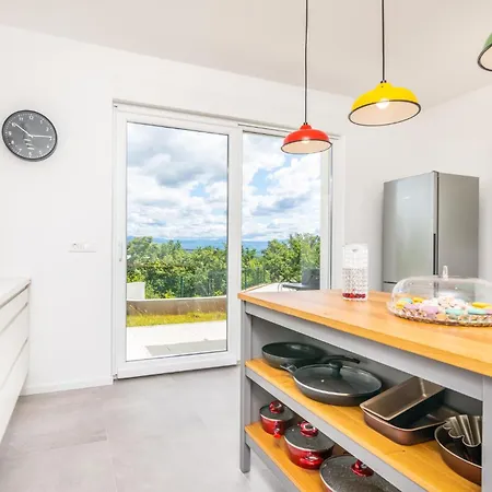 Beautiful In Vrh With 3 Bedrooms, Wifi And Outdoor Swimming Pool Vrh (Krk)