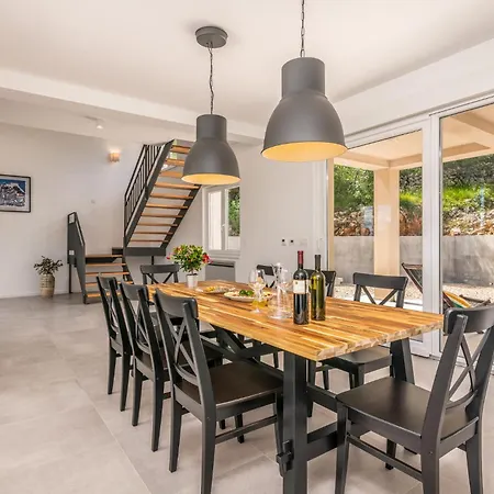 Beautiful In Vrh With 3 Bedrooms, Wifi And Outdoor Swimming Pool Vrh (Krk)
