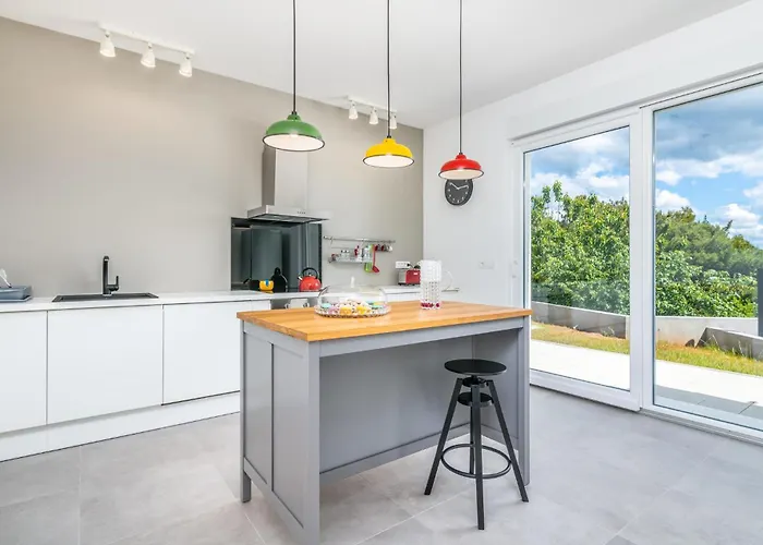 3 Bedroom Pet Friendly In Vrh (Krk)