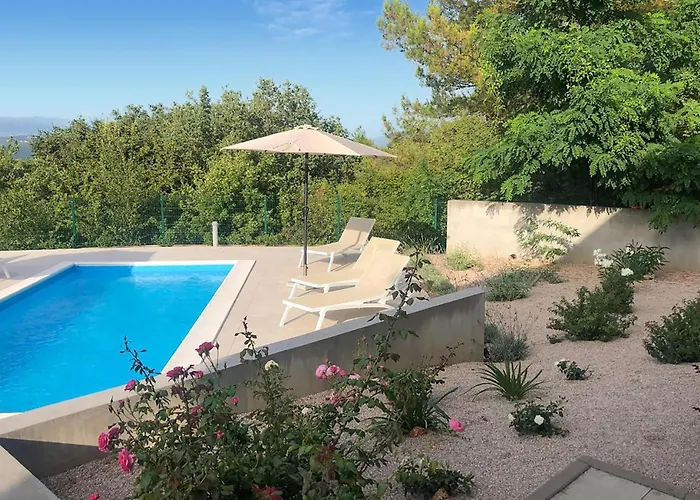 3 Bedroom Pet Friendly In בית נופש *