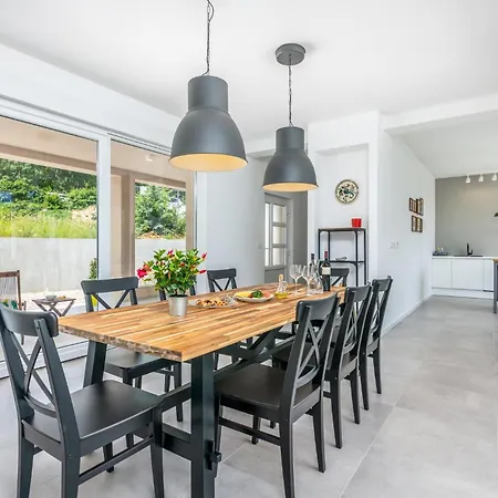 Beautiful In With 3 Bedrooms, Wifi And Outdoor Swimming Pool Σπίτι διακοπών Vrh (Krk)