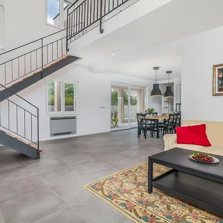 Σπίτι διακοπών Beautiful In With 3 Bedrooms, Wifi And Outdoor Swimming Pool