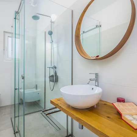 Σπίτι διακοπών Beautiful In With 3 Bedrooms, Wifi And Outdoor Swimming Pool Vrh (Krk)