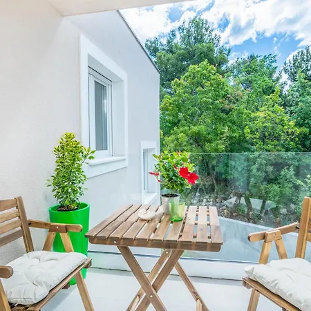 3 Bedroom Pet Friendly In * Vrh (Krk)