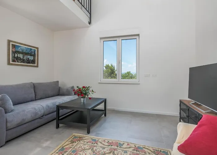3 Bedroom Pet Friendly In