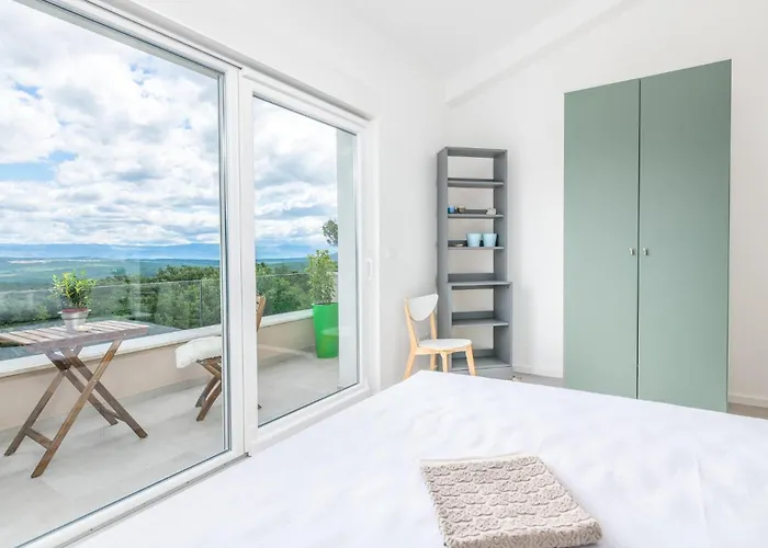 3 Bedroom Pet Friendly In * Vrh (Krk)