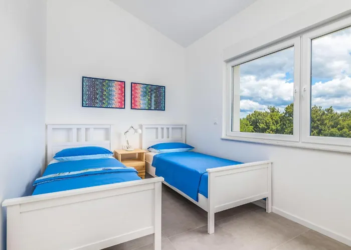 3 Bedroom Pet Friendly In *