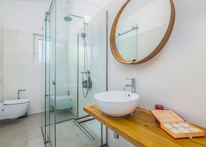 Semesterbostad 3 Bedroom Pet Friendly In Vrh (Krk)