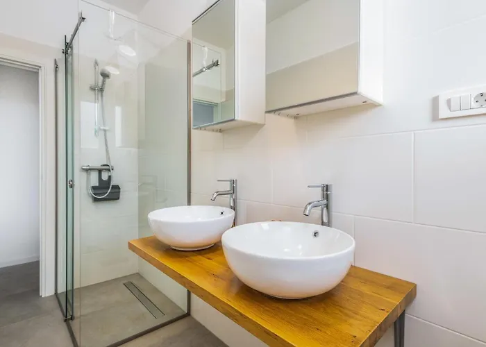 3 Bedroom Pet Friendly In *
