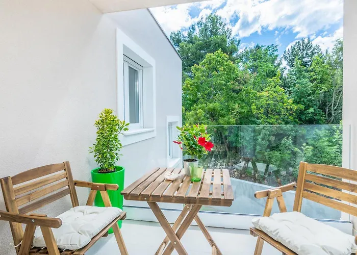 3 Bedroom Pet Friendly In * Vrh (Krk)