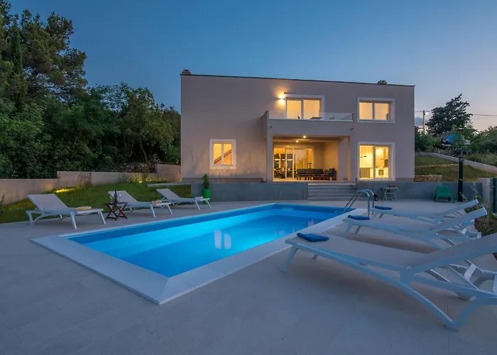 3 Bedroom Pet Friendly In *