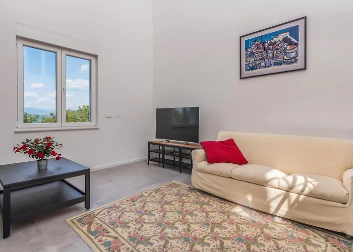 3 Bedroom Pet Friendly In